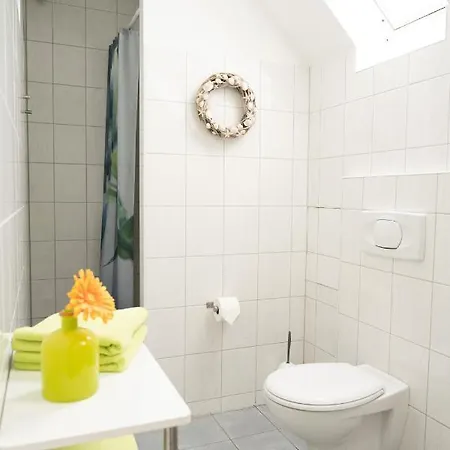 Art City-studio 5, Modern, Citynah, Voll Ausgestattet, Kostenfreie Parkplaetze, Sued-balkon, Ruhig, Herkulesblick *