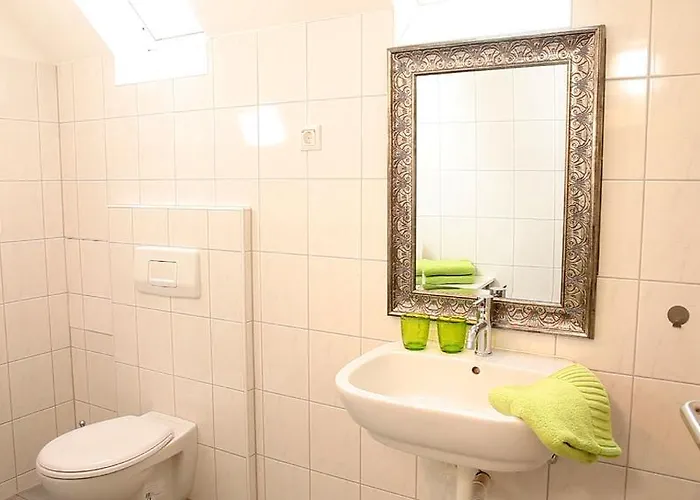 Art City-studio 5, Modern, Citynah, Voll Ausgestattet, Kostenfreie Parkplaetze, Sued-balkon, Ruhig, Herkulesblick *